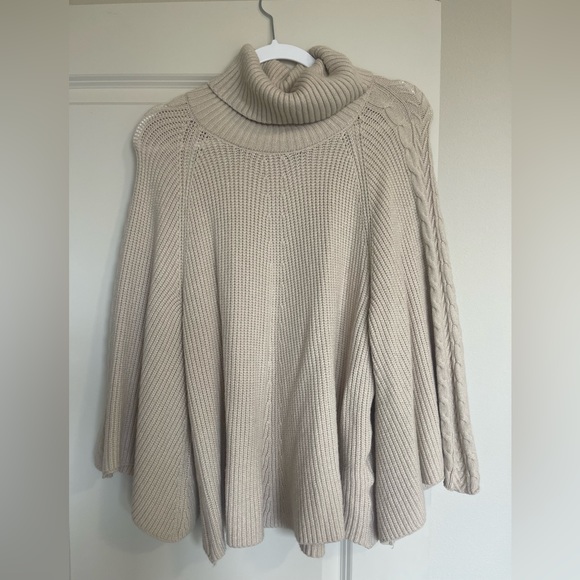 Very J Women’s Sweater with cropped flare sleeves, size small - Picture 2 of 2